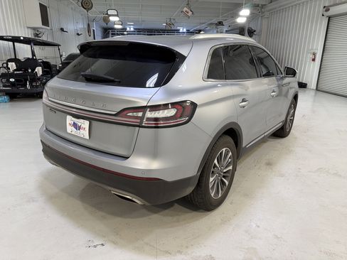 Used 2022 Lincoln Nautilus FWD w/ Premium Package image 5