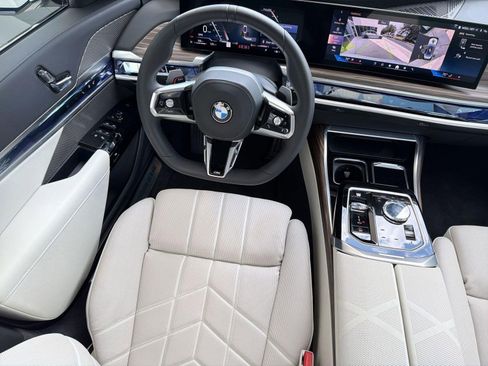 Used 2025 BMW 760i xDrive AWD/4WD image 4