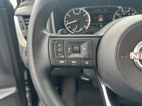 Used 2024 Nissan Rogue S AWD/4WD image 19