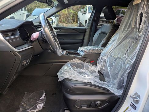 New 2025 Jeep Grand Cherokee L Altitude image 12