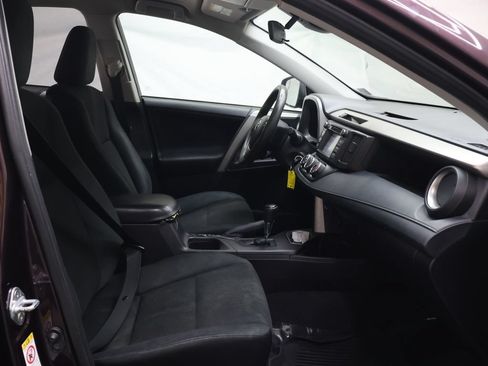 Used 2018 Toyota RAV4 LE AWD/4WD image 9