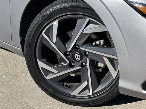 Used 2025 Hyundai Elantra SEL image 8