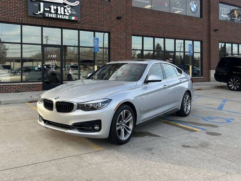 Used 2018 BMW 330i Gran Turismo xDrive image 2