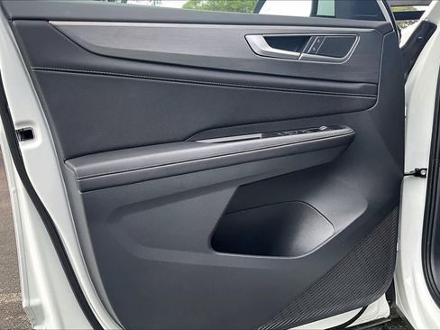 Used 2025 Volkswagen Atlas Cross Sport SE image 21