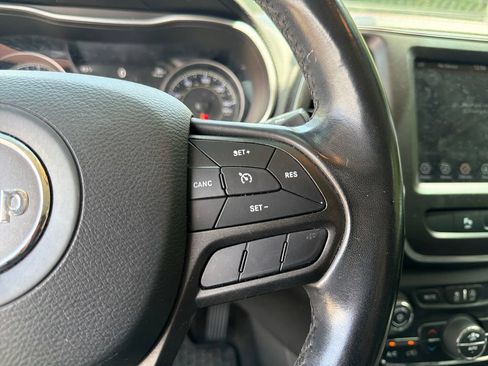 Used 2020 Jeep Cherokee Trailhawk AWD/4WD image 20