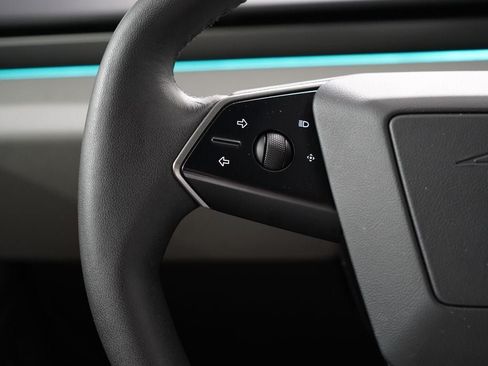 Used 2024 Tesla Cybertruck AWD Crew Cab image 16
