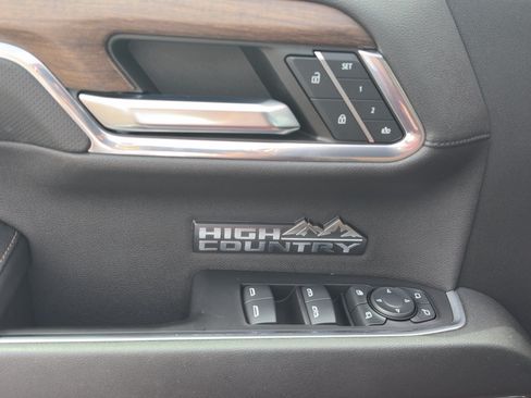 Used 2023 Chevrolet Silverado 1500 High Country w/ High Country Premium Package AWD/4WD image 10