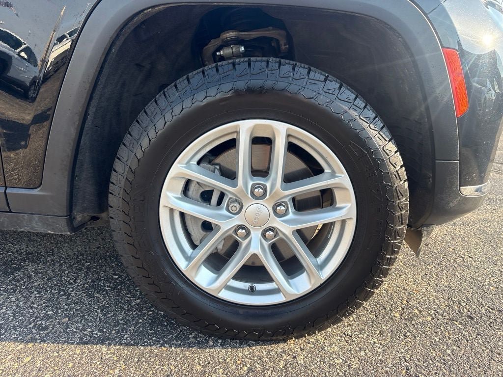 Used 2023 Jeep Grand Cherokee L Laredo AWD/4WD image 6