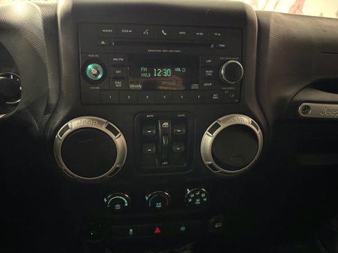 Used 2016 Jeep Wrangler Unlimited Sahara w/ Connectivity Group image 22