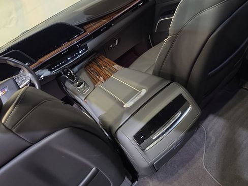 Used 2023 Cadillac Escalade Premium Luxury AWD/4WD image 23