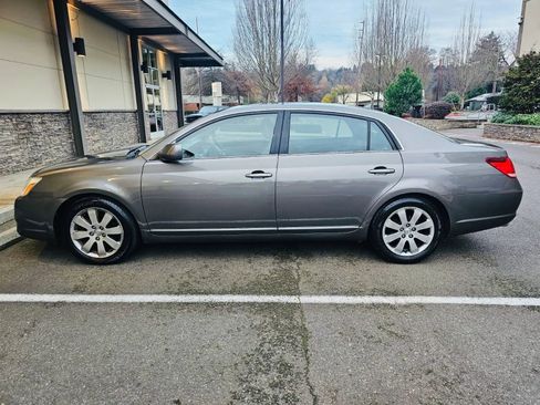 Used 2005 Toyota Avalon XLS FWD image 2
