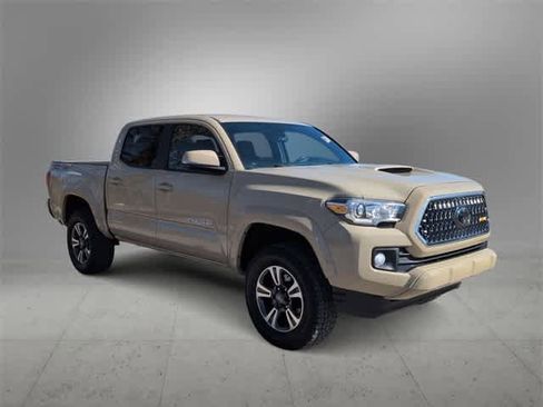 Used 2019 Toyota Tacoma TRD Sport image 2