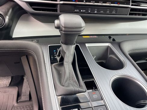 Used 2025 Toyota Sienna LE w/ LE Plus Package image 16