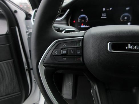 Used 2024 Jeep Grand Cherokee Laredo X w/ Luxury Tech Group I image 16