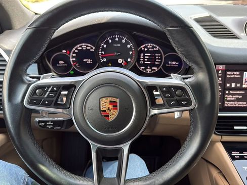 Used 2020 Porsche Cayenne image 28