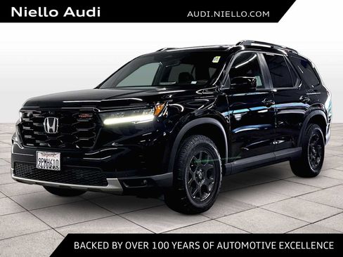 Used 2025 Honda Pilot TrailSport image 1