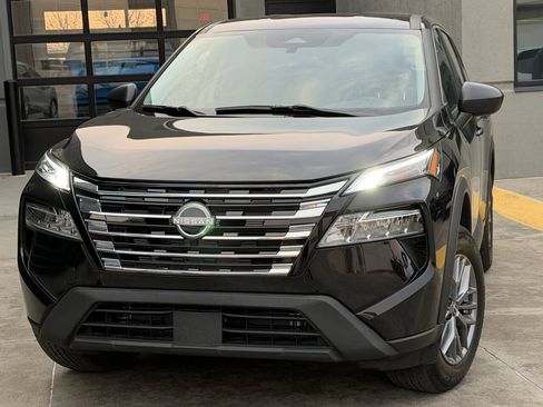 Used 2024 Nissan Rogue S AWD/4WD image 3