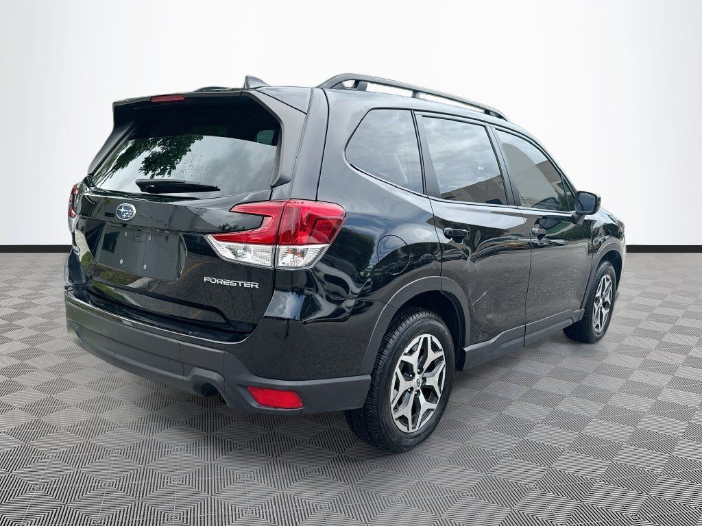 Used 2023 Subaru Forester Premium AWD/4WD image 6