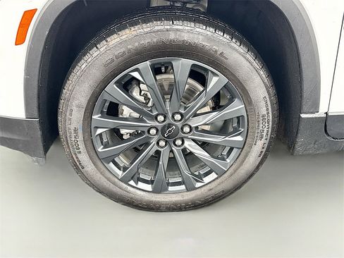 Used 2023 Chevrolet Traverse RS image 33