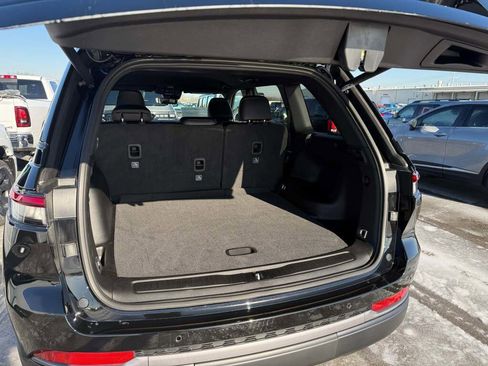 New 2026 Jeep Grand Cherokee Altitude image 19