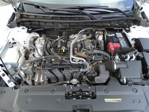 Used 2024 Nissan Altima 2.5 SV FWD image 17