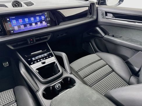 Certified 2026 Porsche Cayenne GTS AWD/4WD image 25