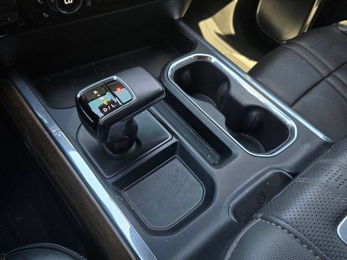 Used 2022 Chevrolet Silverado 1500 High Country w/ High Country Premium Package AWD/4WD image 22
