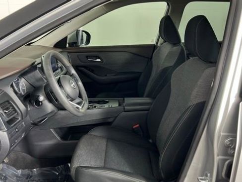 Used 2023 Nissan Rogue SV image 16