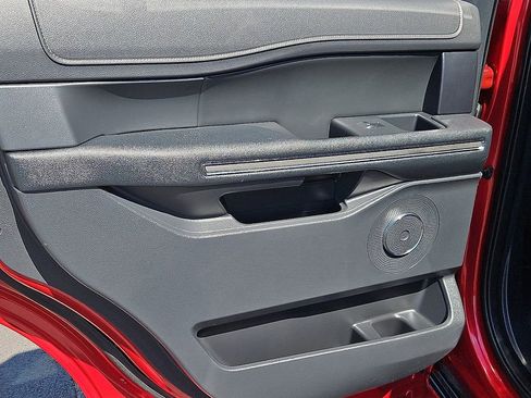 Used 2022 Ford Expedition XLT image 14