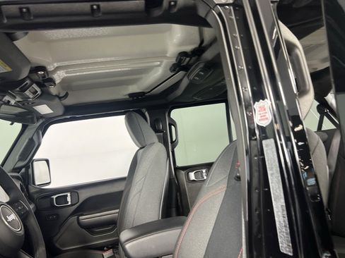 Certified 2025 Jeep Wrangler Unlimited Rubicon image 23