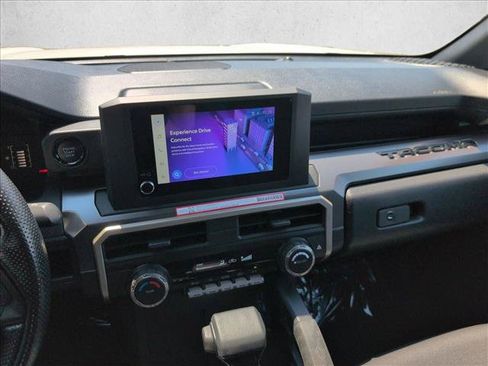 Used 2025 Toyota Tacoma SR5 AWD/4WD image 15
