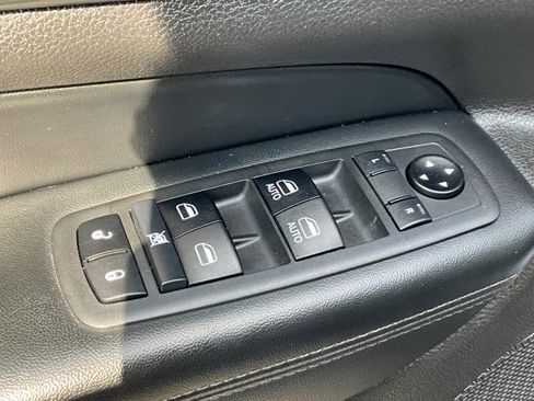 Used 2019 Jeep Grand Cherokee Altitude image 29
