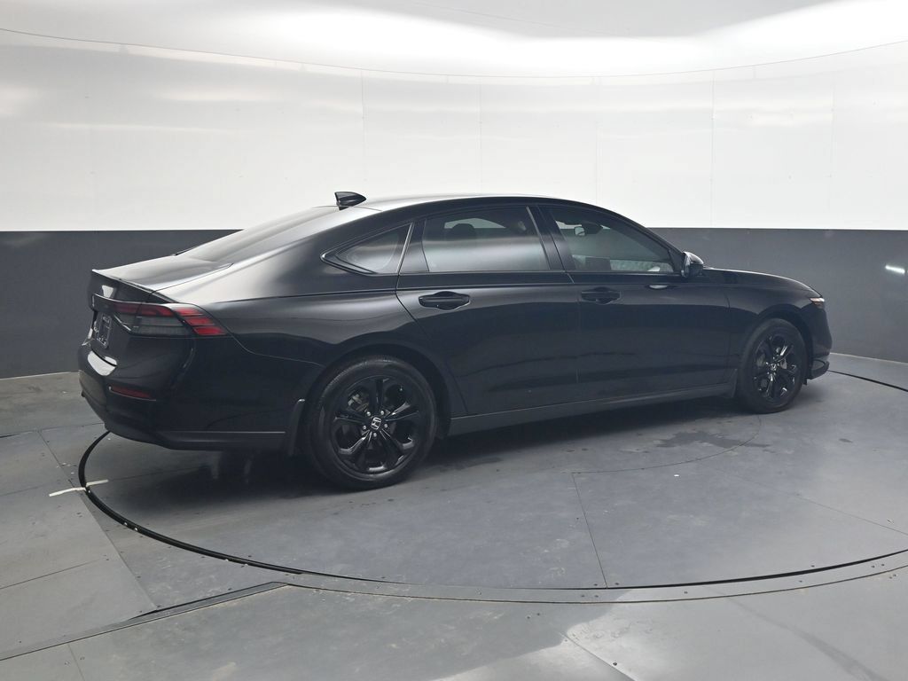 Used 2025 Honda Accord SE image 4