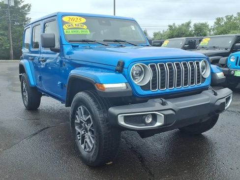 Certified 2025 Jeep Wrangler Unlimited Sahara AWD/4WD image 3