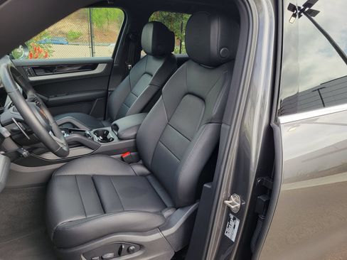 Used 2026 Porsche Cayenne AWD/4WD image 5