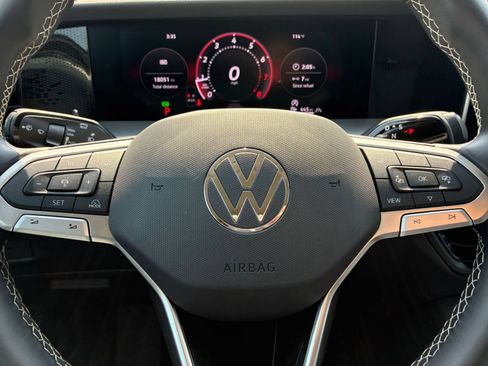 Used 2026 Volkswagen Tiguan SE AWD/4WD image 25