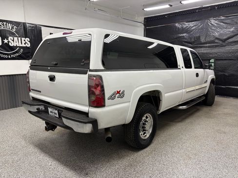 Used 2006 Chevrolet Silverado 2500 LT w/ Heavy-Duty Power Package AWD/4WD image 3