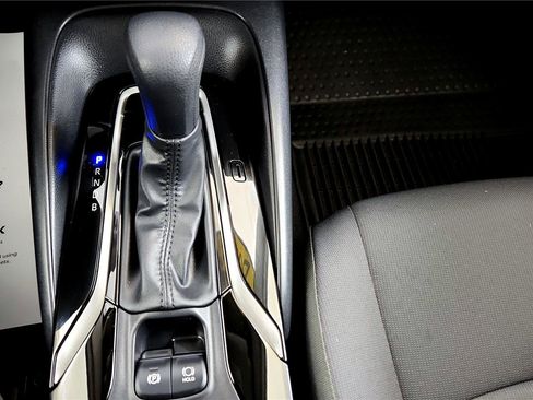 Used 2022 Toyota Corolla LE image 28