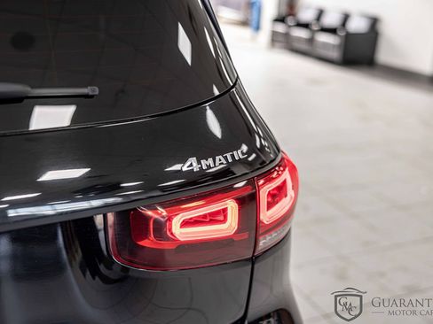 Used 2021 Mercedes-Benz GLB 250 4MATIC w/ Premium Package image 15