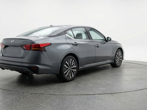 Used 2025 Nissan Altima 2.5 SV image 9