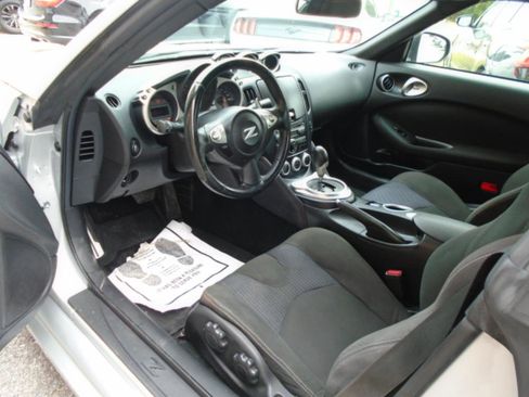 Used 2013 Nissan 370Z Roadster RWD image 7