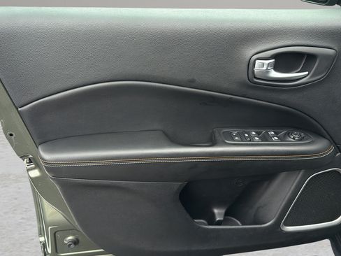 Used 2018 Jeep Compass Latitude w/ Popular Equipment Group AWD/4WD image 10
