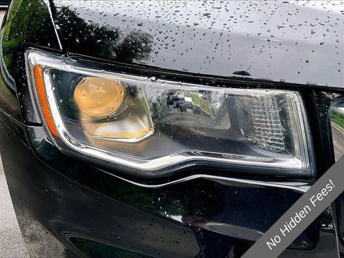 Used 2019 Jeep Grand Cherokee Laredo AWD/4WD image 27