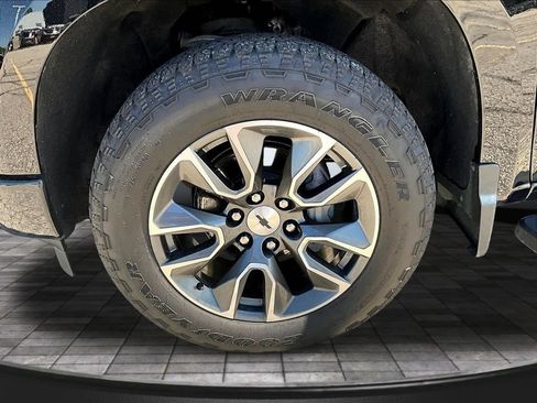 Used 2022 Chevrolet Silverado 1500 RST AWD/4WD image 37