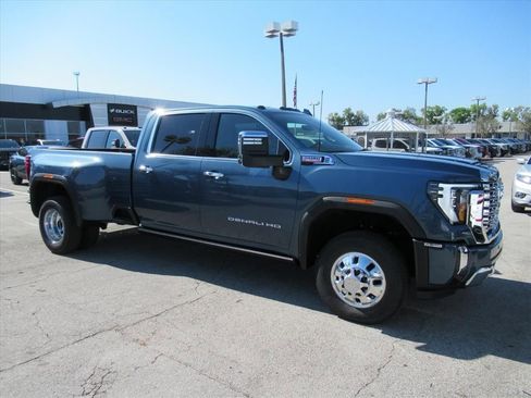 New 2026 GMC Sierra 3500 Denali w/ Denali Reserve Package image 2