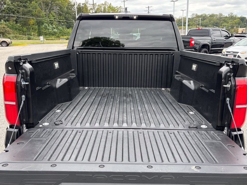 Certified 2025 Toyota Tacoma SR5 AWD/4WD image 7