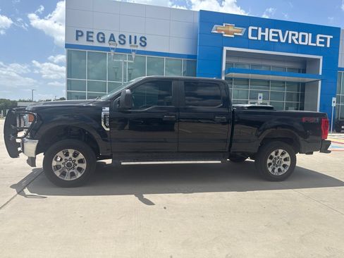 Used 2021 Ford F250 XL w/ STX Appearance Package AWD/4WD image 2