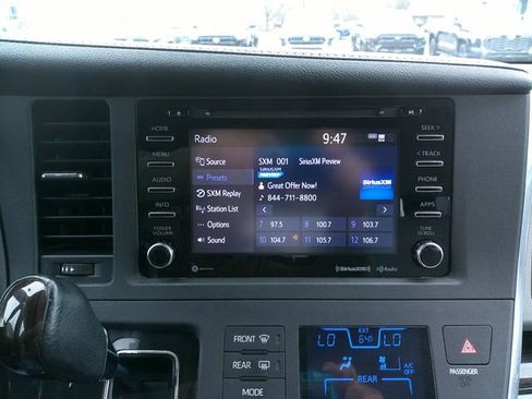 Used 2018 Toyota Sienna XLE image 14