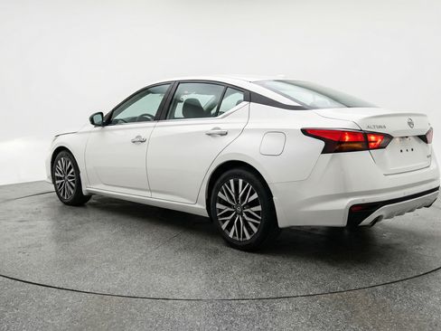 Used 2025 Nissan Altima 2.5 SV image 6