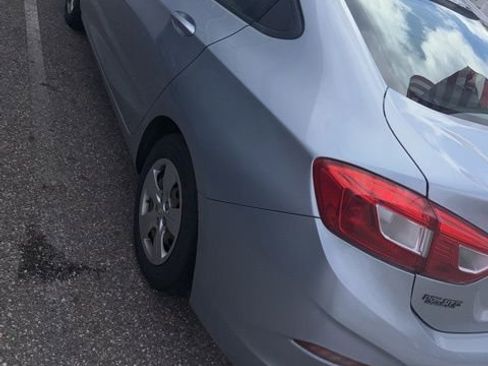 Used 2017 Chevrolet Cruze LS image 4